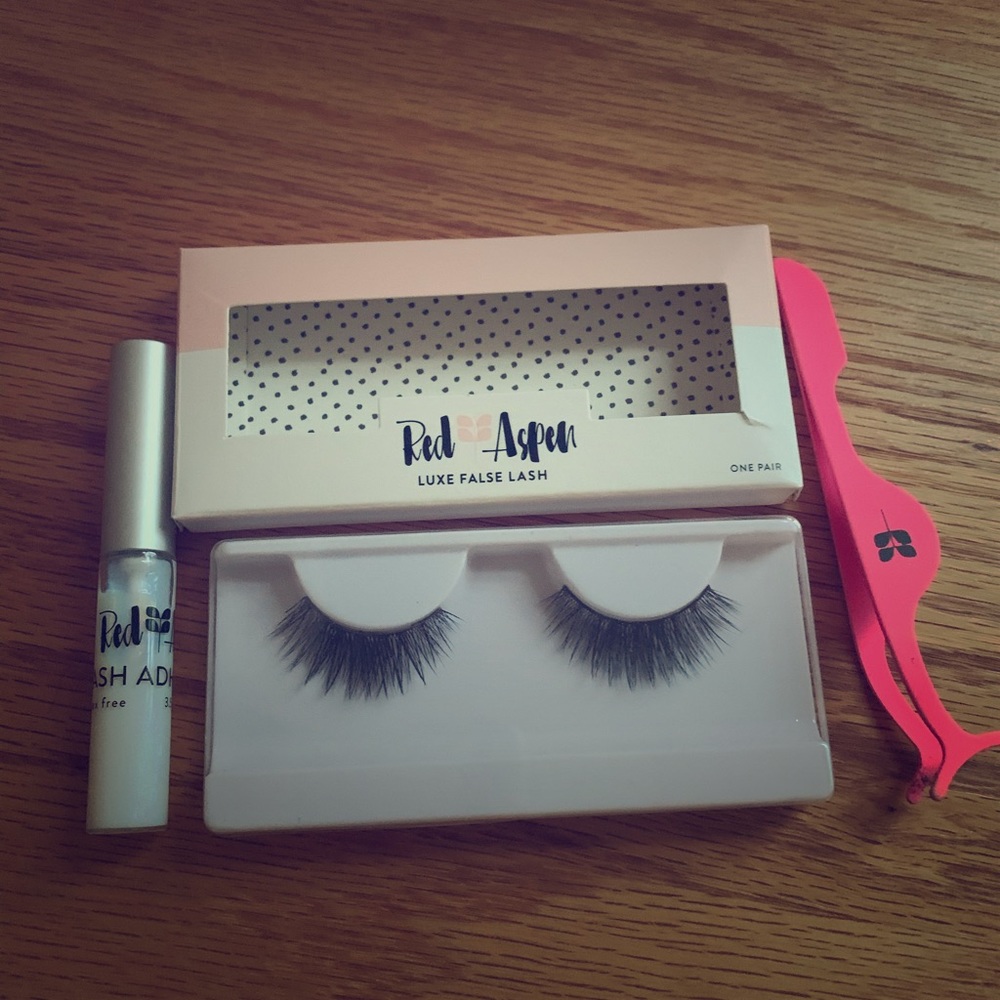 Red Aspen false lashes